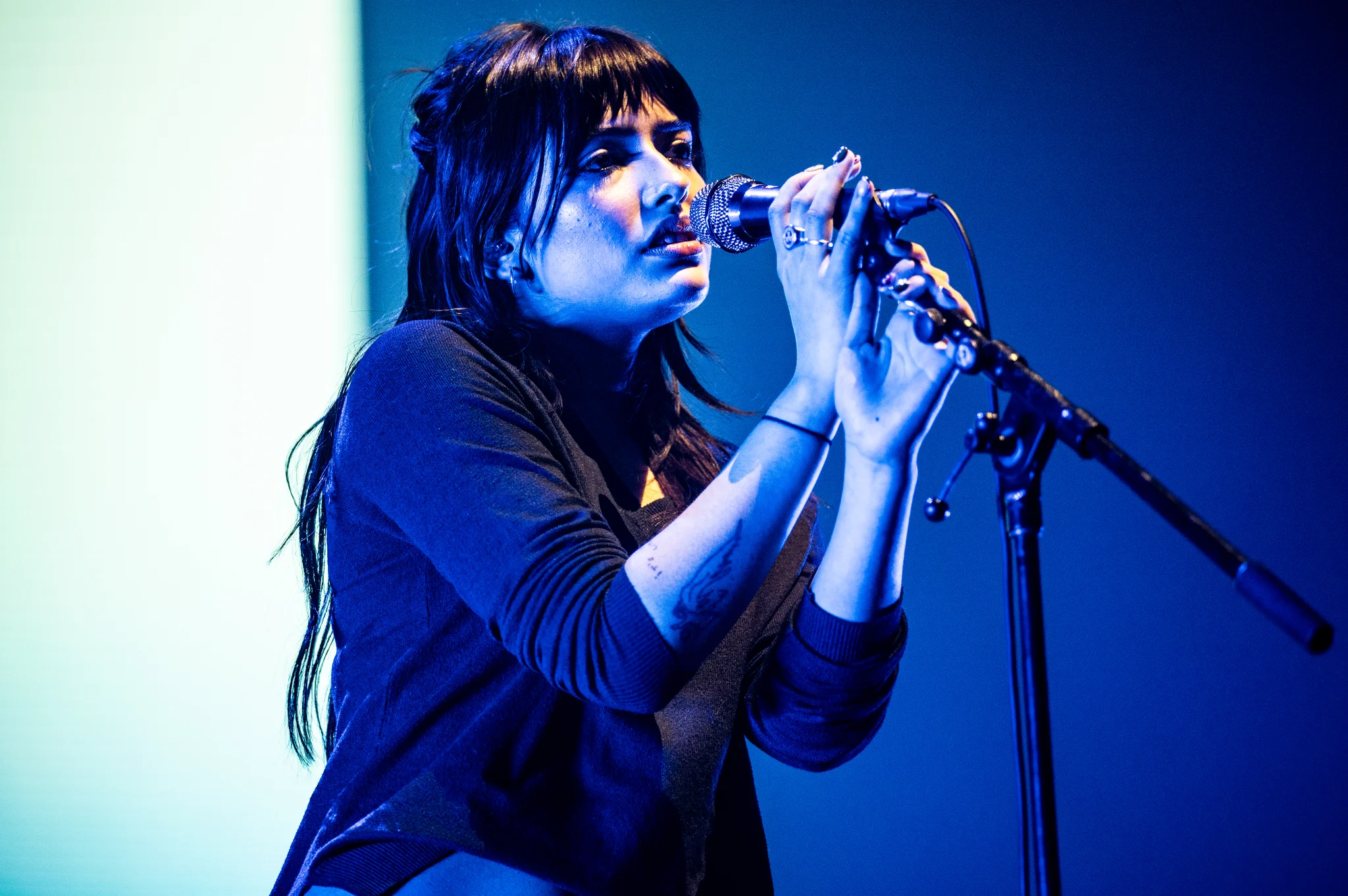 Yunè Pinku performing at PNE Forum, Vancouver, BC - concert photography by Michael Caswell